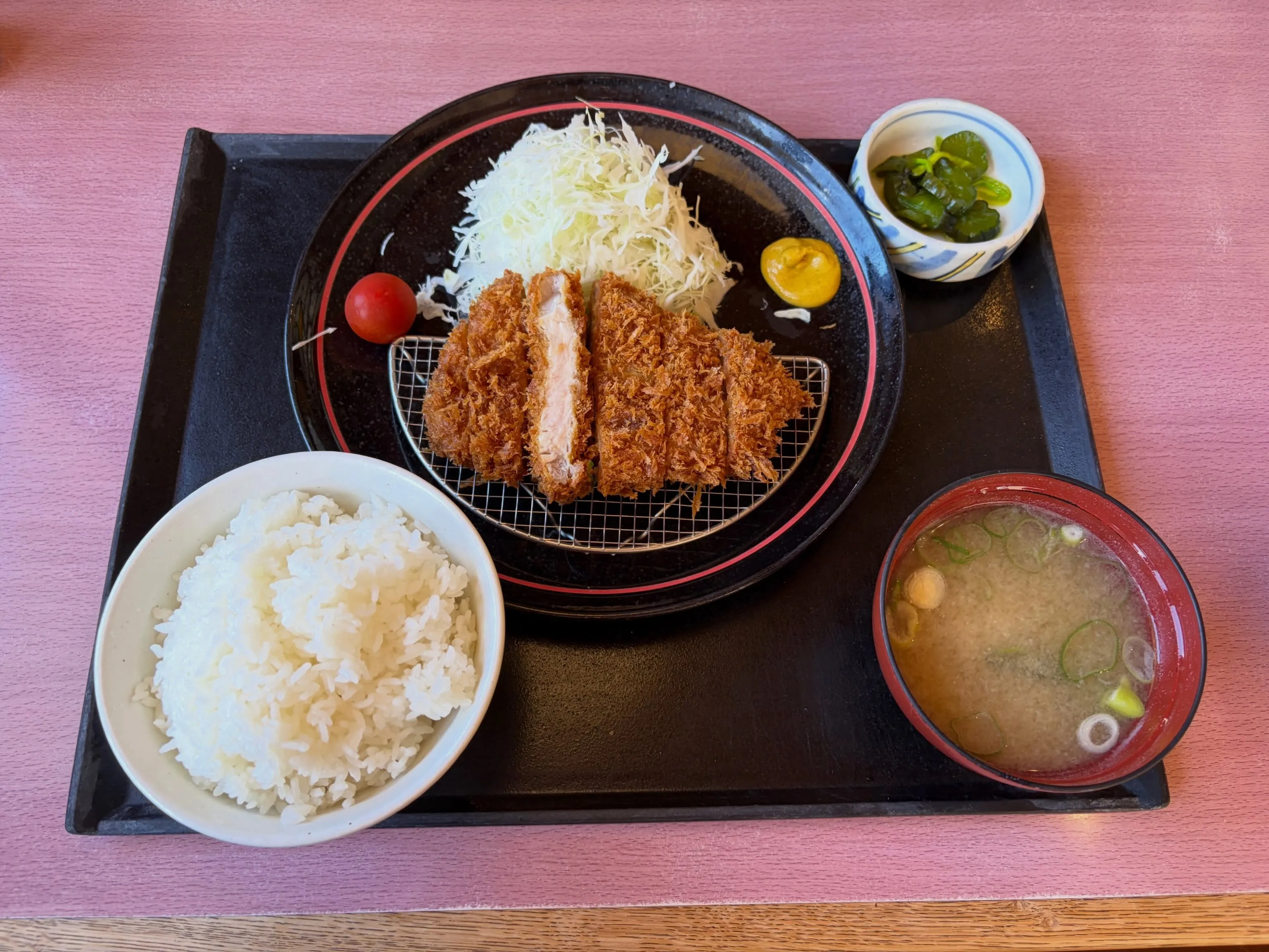 ⭐️青森に行ってるのに、あえて海の幸にいかないブレないグルメ...