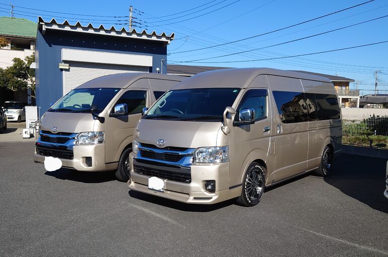 ハイエースグランドキャビン2台納車